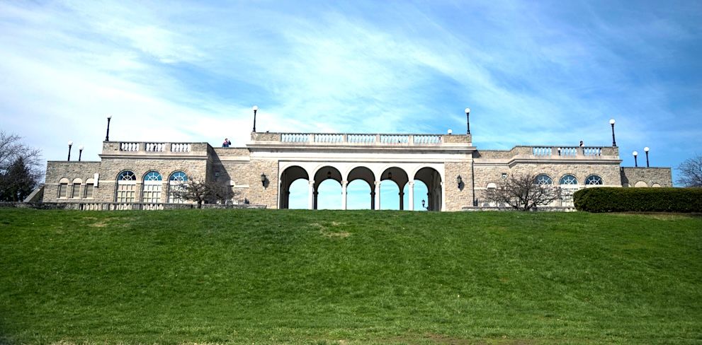 8 Best Hotels in Cincinnati near Ault Park