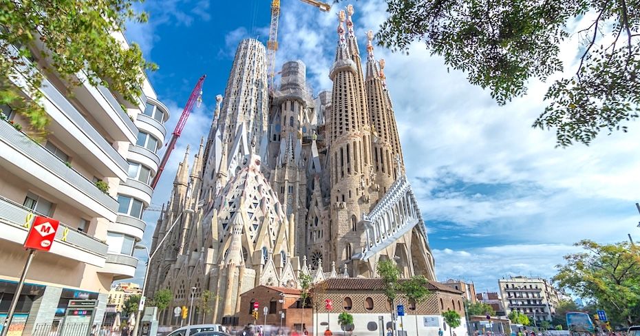 Find the best hotels near your favorite destinations Image