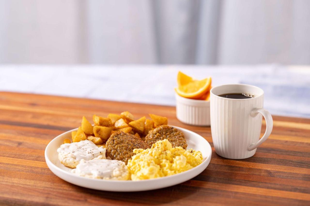 4 Top Hotels in San Antonio near River Walk with Free Breakfast
