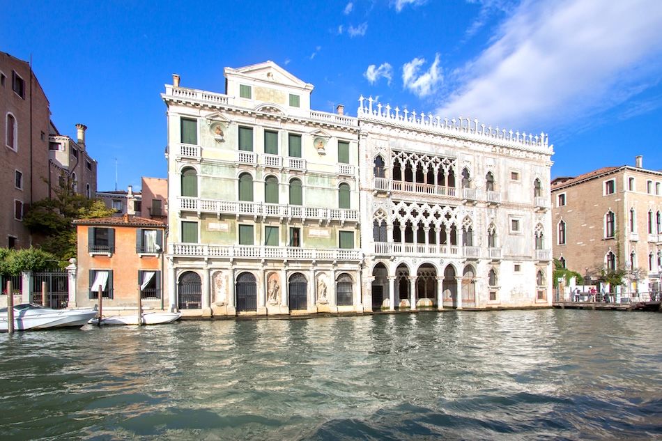 Find the best hotels near your favorite destinations Image