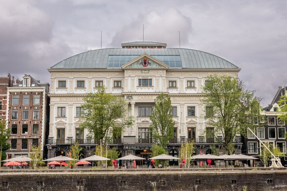 Find the best hotels near your favorite destinations Image