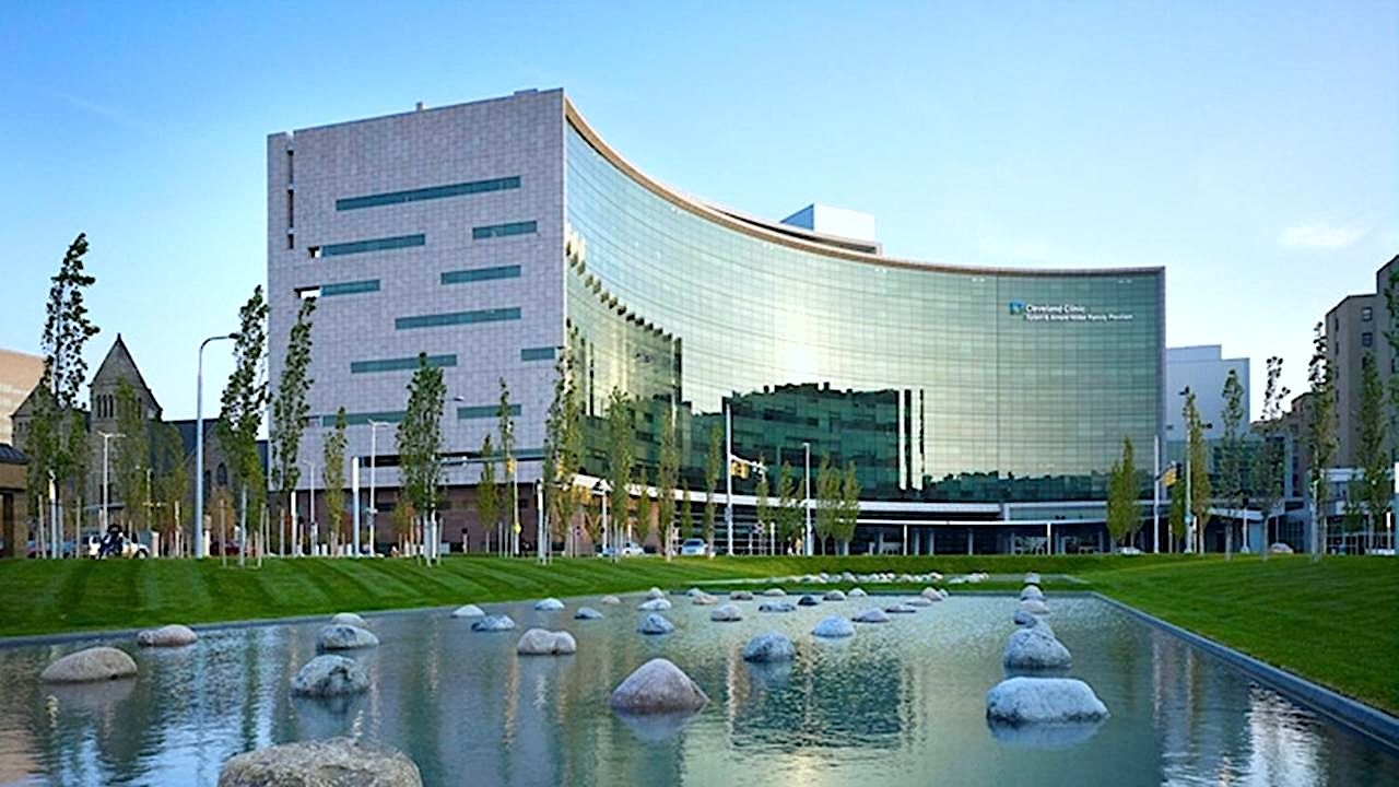 Find the best hotels near your favorite destinations Image