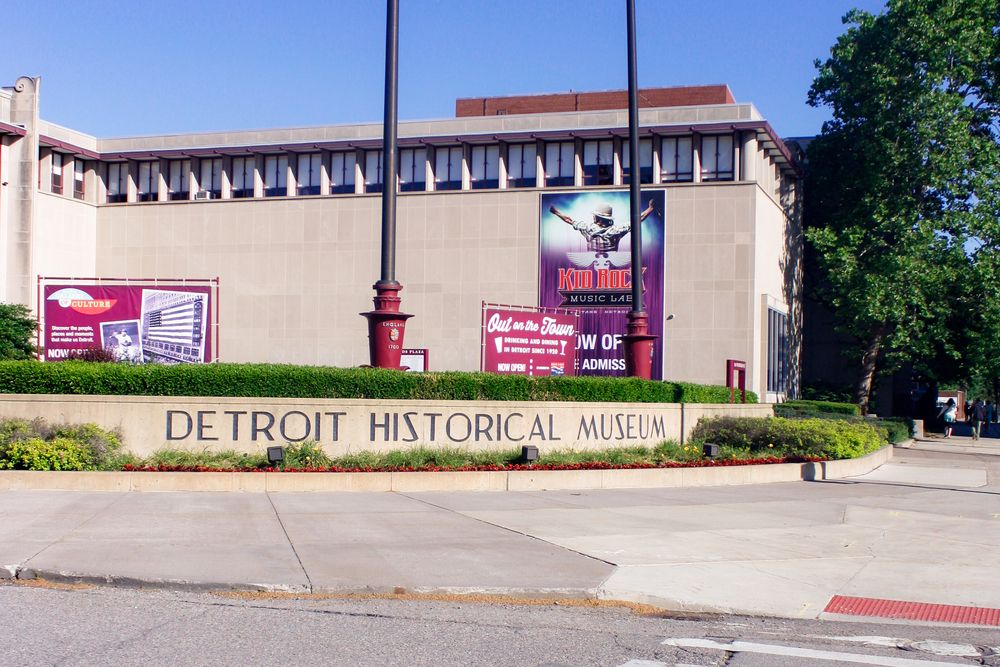15 Best Hotels near Detroit Historical Museum