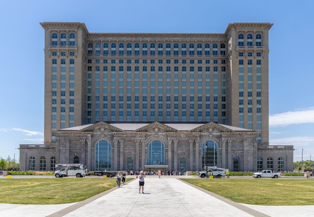 15 Best Hotels near Detroit Train Station