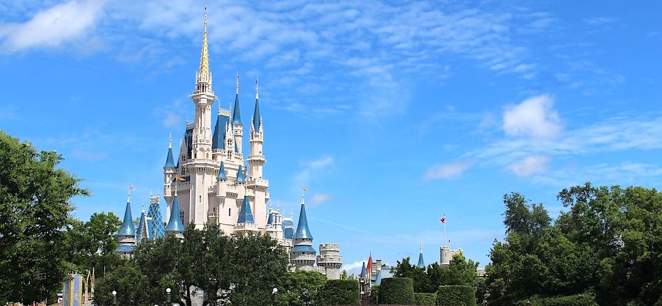 Find the best hotels near your favorite destinations Image