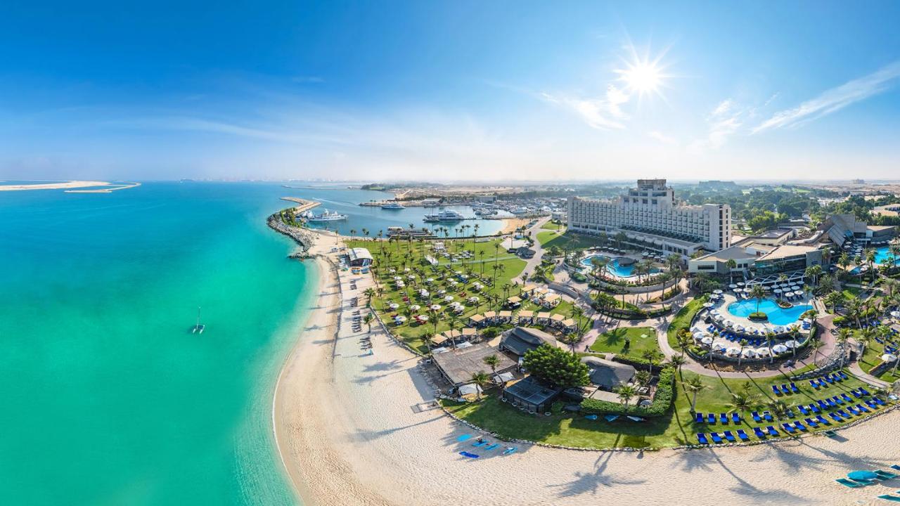 Find the best hotels near your favorite destinations Image