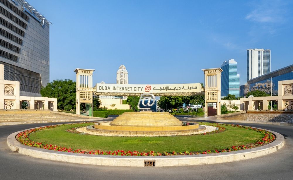 Find the best hotels near your favorite destinations Image