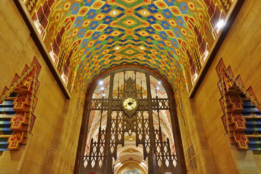 Find the best hotels near your favorite destinations Image