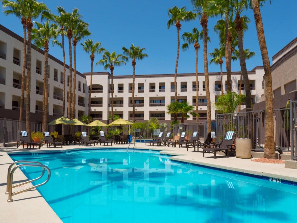 15 Best Hotels near Phoenix International Airport with Pool