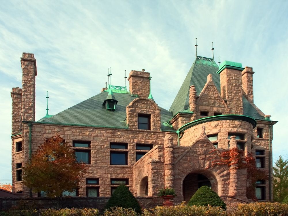 15 Top Hotels in Minneapolis near Van Dusen Mansion