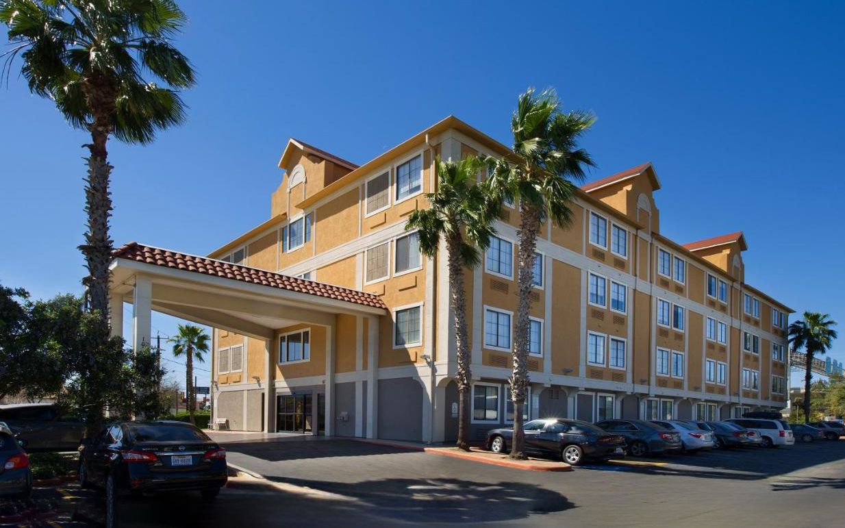 9 Top Hotels in San Antonio near River Walk with Free Parking