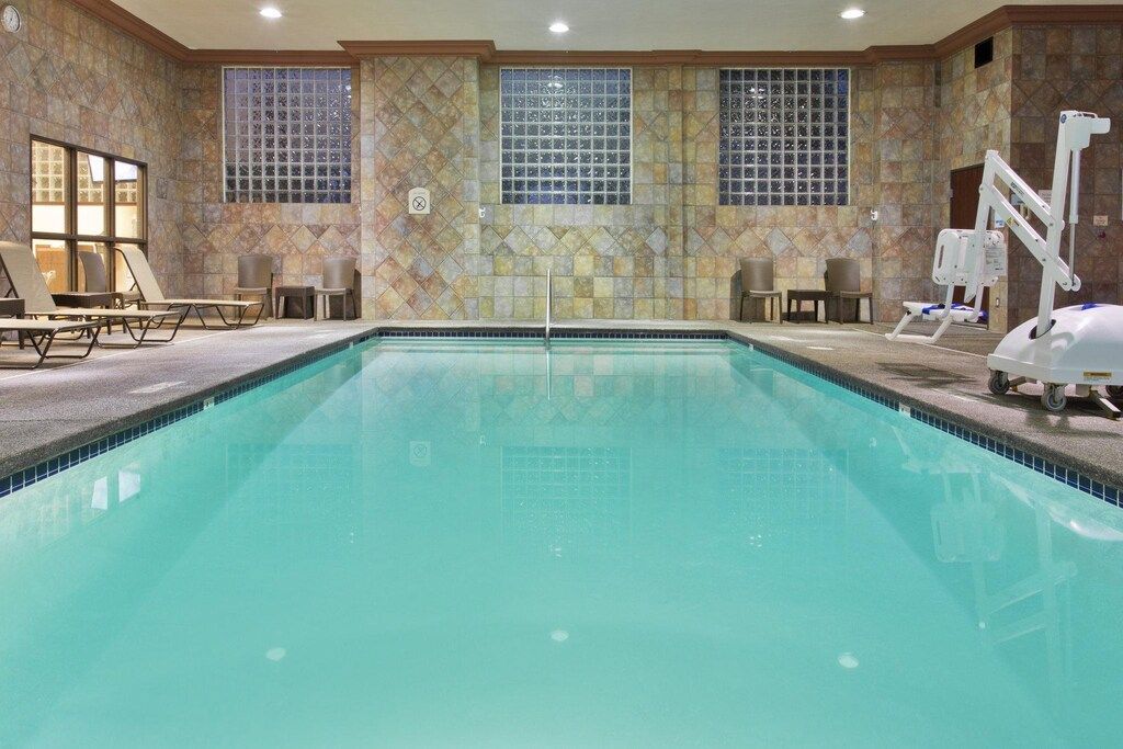 15 Best Hotels near Oregon Zoo with Indoor Pool
