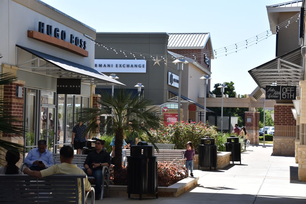 4 Best Hotels near Houston Premium Outlets