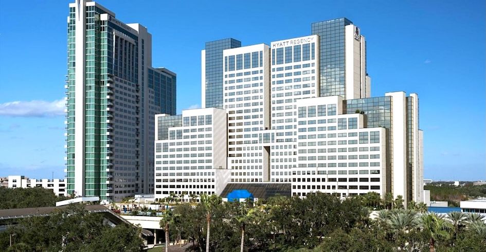 Find the best hotels near your favorite destinations Image