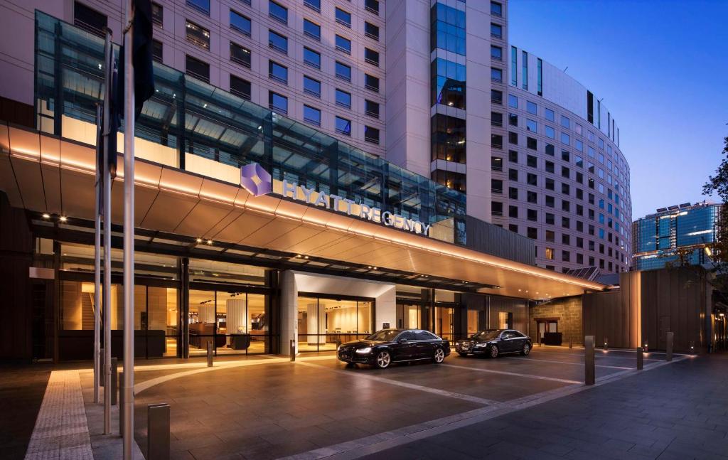 Find the best hotels near your favorite destinations Image