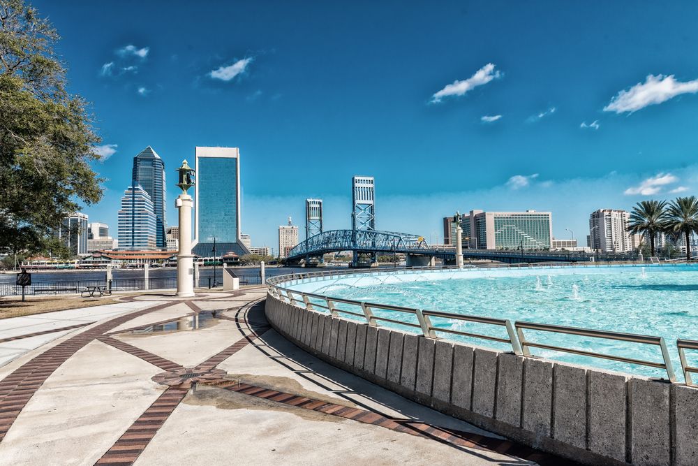 Find the best hotels near your favorite destinations Image