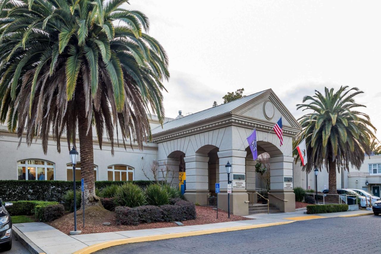4 Top Hotels near Lions Gate Hotel Sacramento