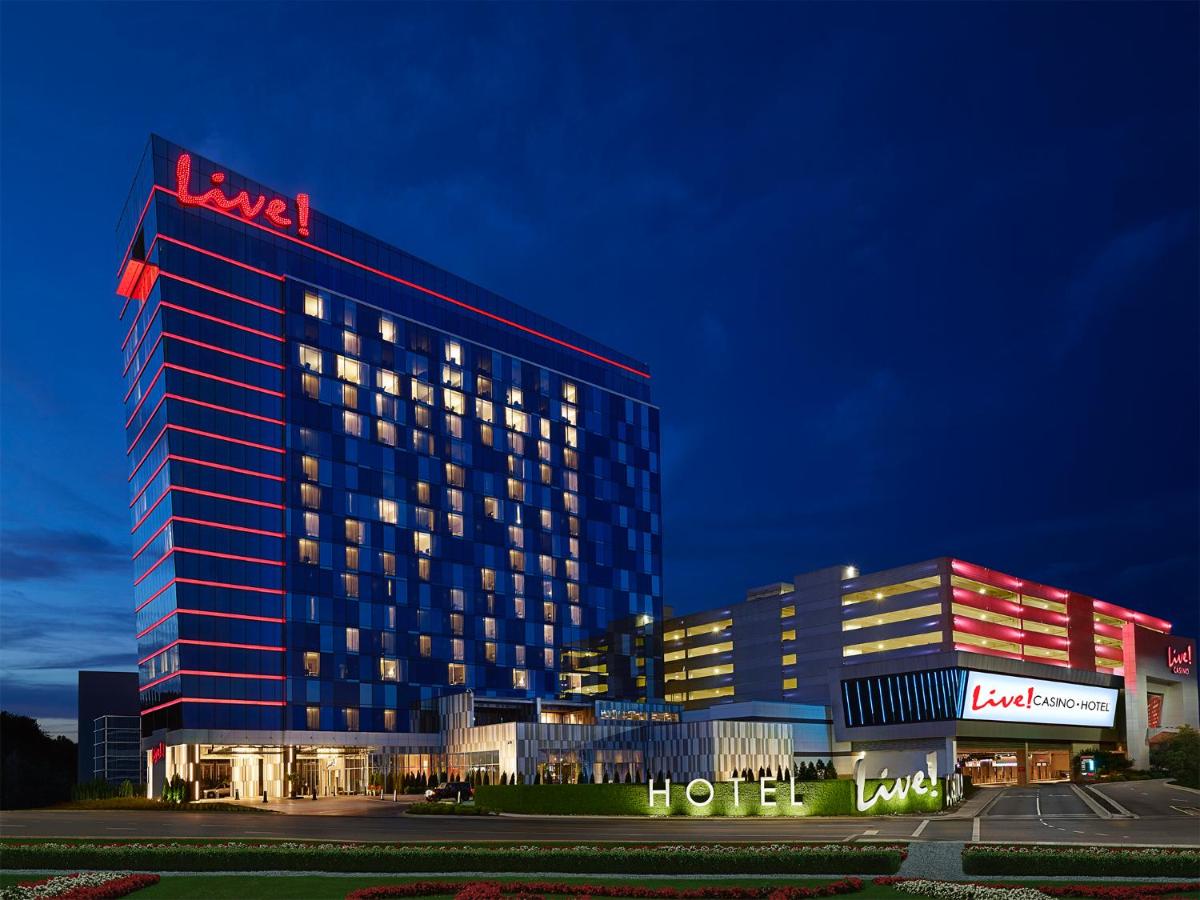 Find the best hotels near your favorite destinations Image