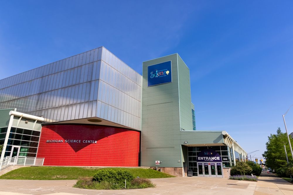 15 Best Hotels near Detroit Science Center