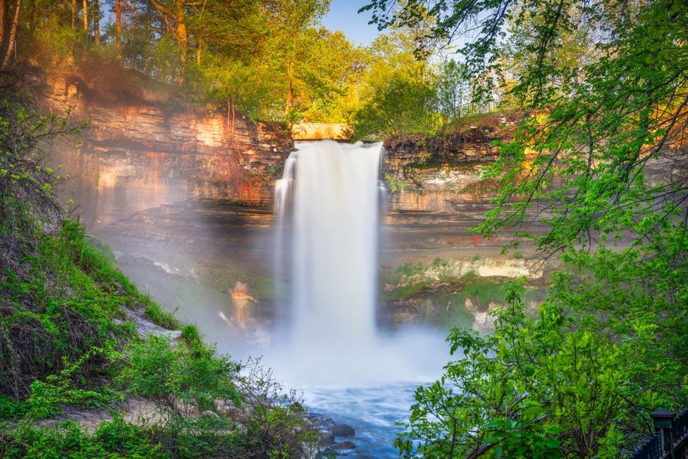 15 Best Hotels in Minneapolis near Minnehaha Falls