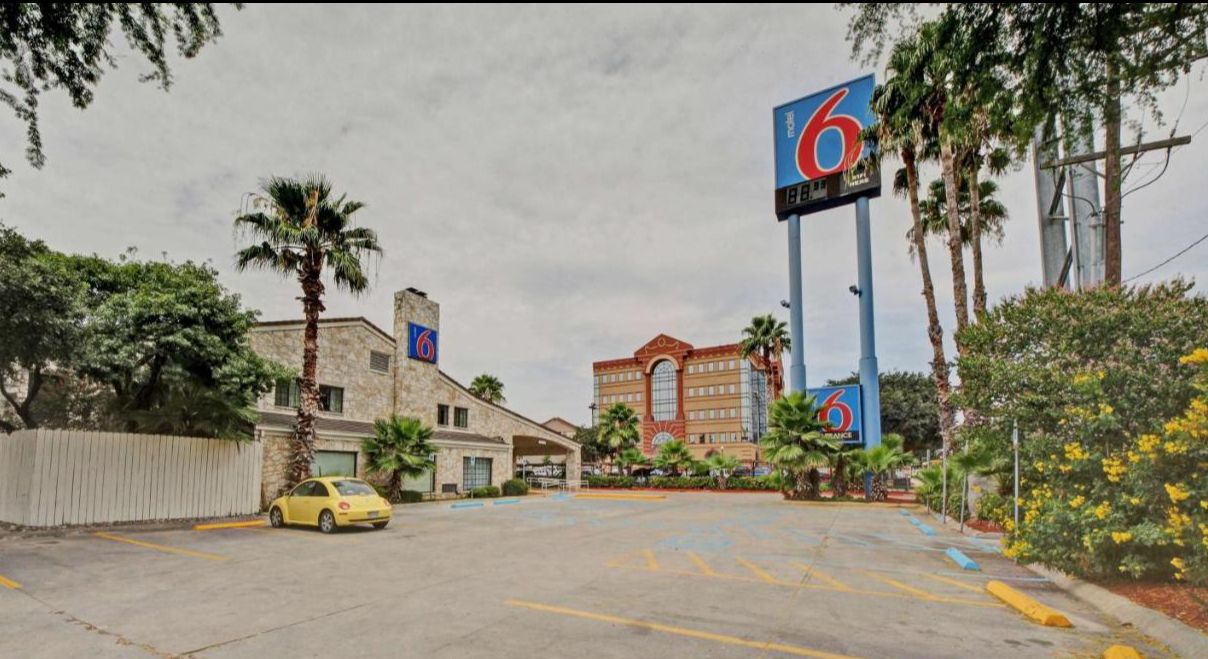 15 Top Hotels in San Antonio near Cattleman's Square