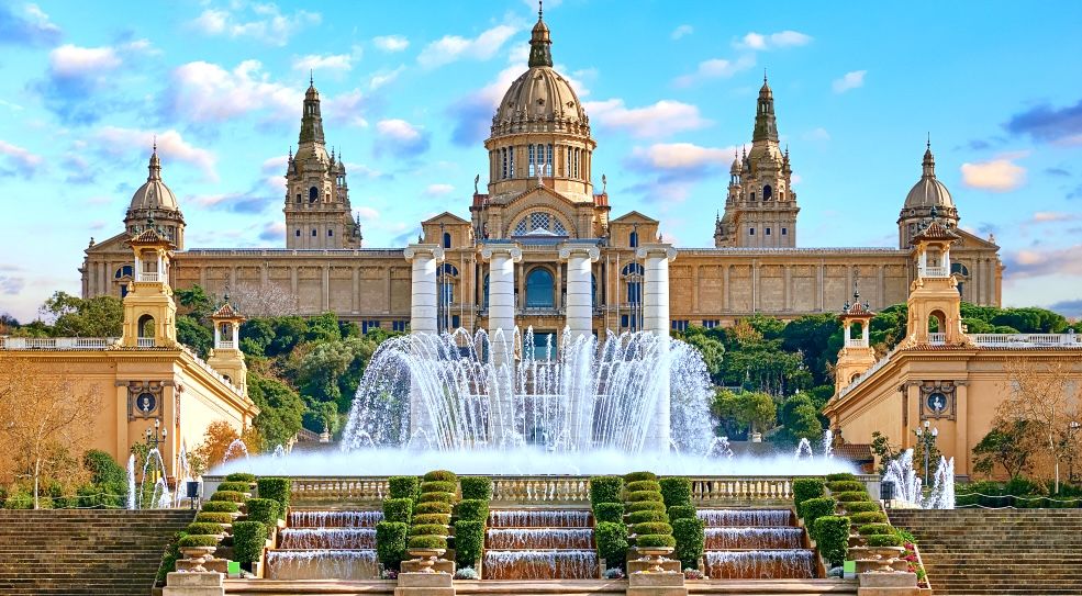 Find the best hotels near your favorite destinations Image