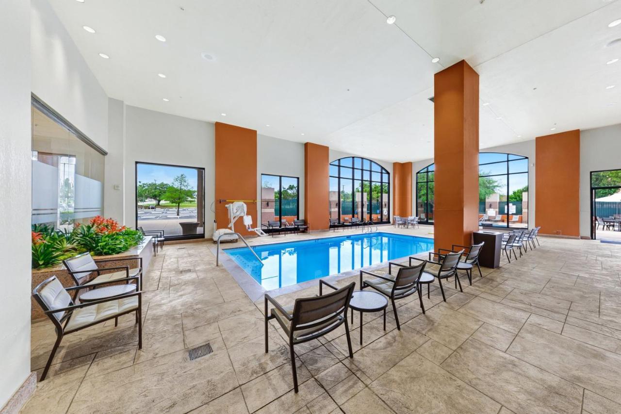5 Top Hotels in San Antonio near Fiesta Texas with Indoor Pool
