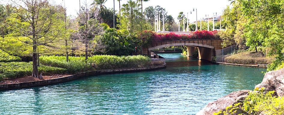 Find the best hotels near your favorite destinations Image