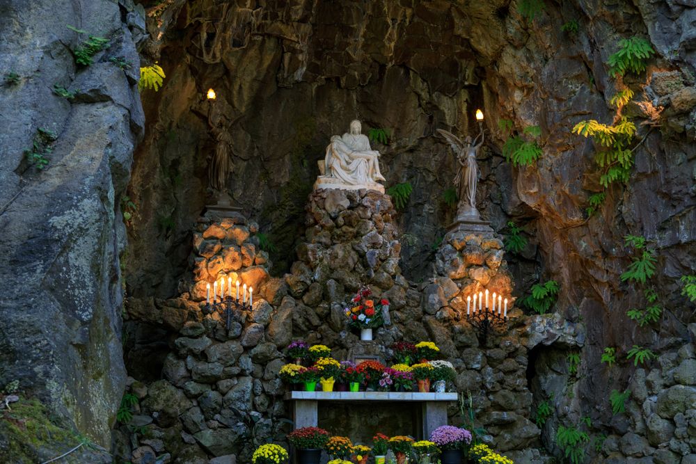15 Best Hotels in Portland near Grotto