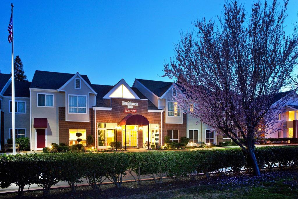 14 Best Hotels in Sacramento near Gateway Oaks