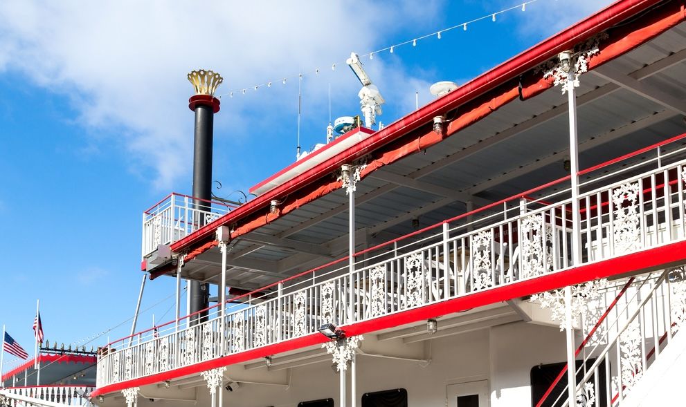 Find the best hotels near your favorite destinations Image