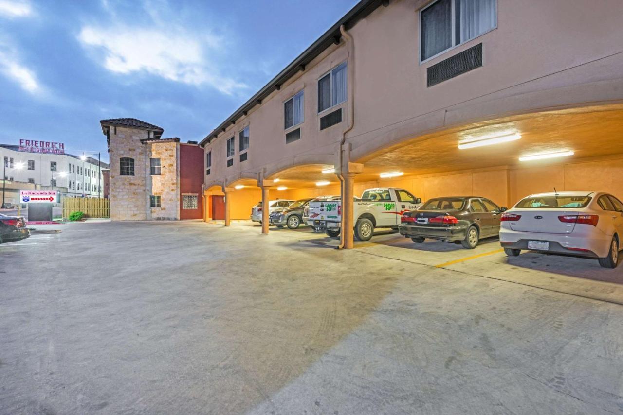 9 Top Hotels in San Antonio near Alamodome with Free Parking