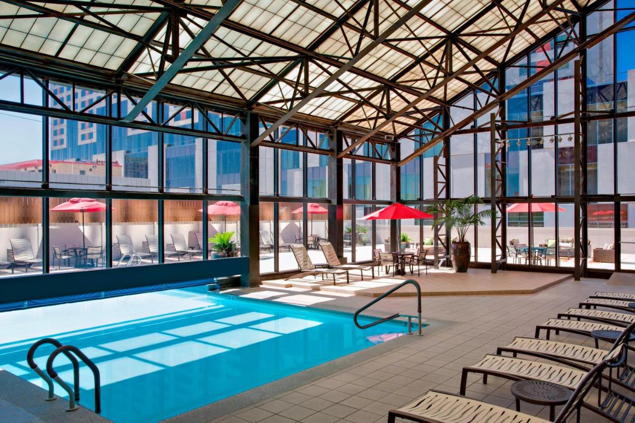 5 Best Hotels near San Antonio Zoo with Indoor Pool