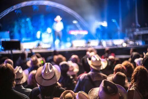 15 Best Hotels near Warren Zeiders Concert 2025 in Toronto