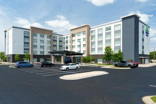 15 Best Hotels near Minneapolis Airport with Free Parking