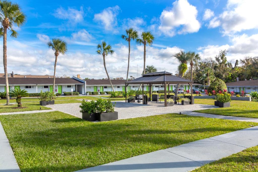 Find the best hotels near your favorite destinations Image