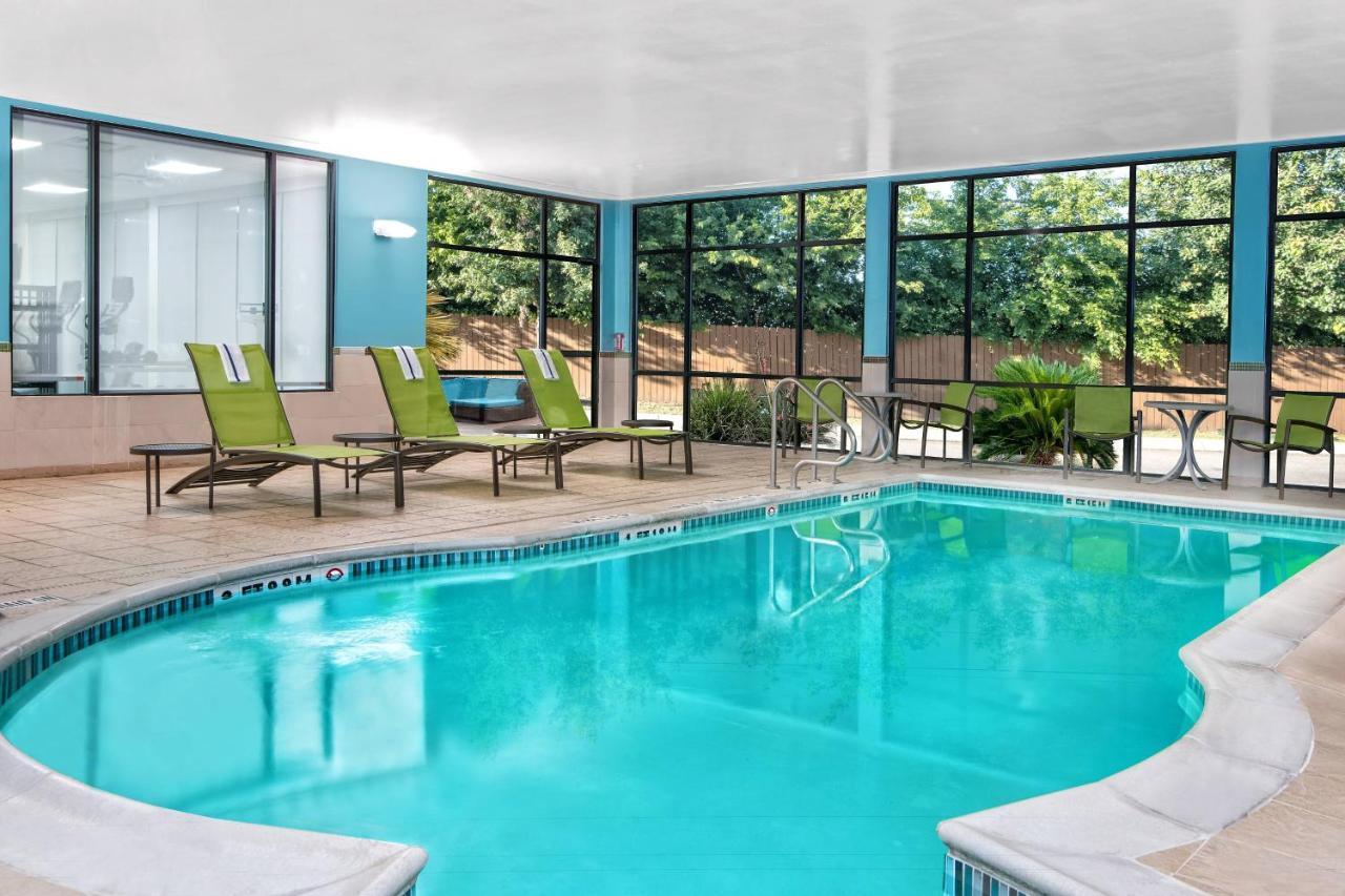 10 Best Hotels in San Antonio near Seaworld with Indoor Pool