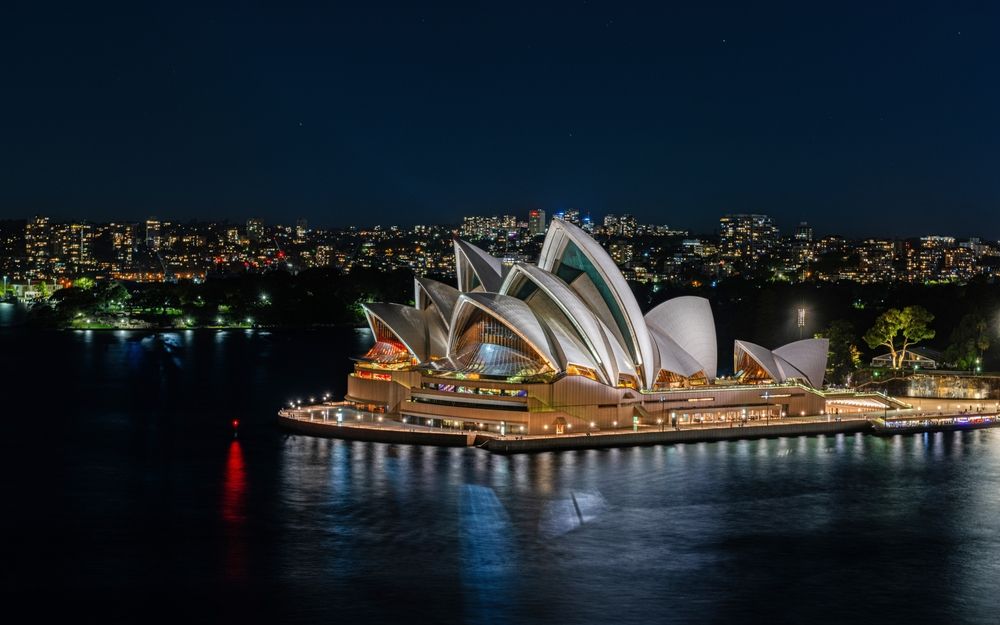 Find the best hotels near your favorite destinations Image