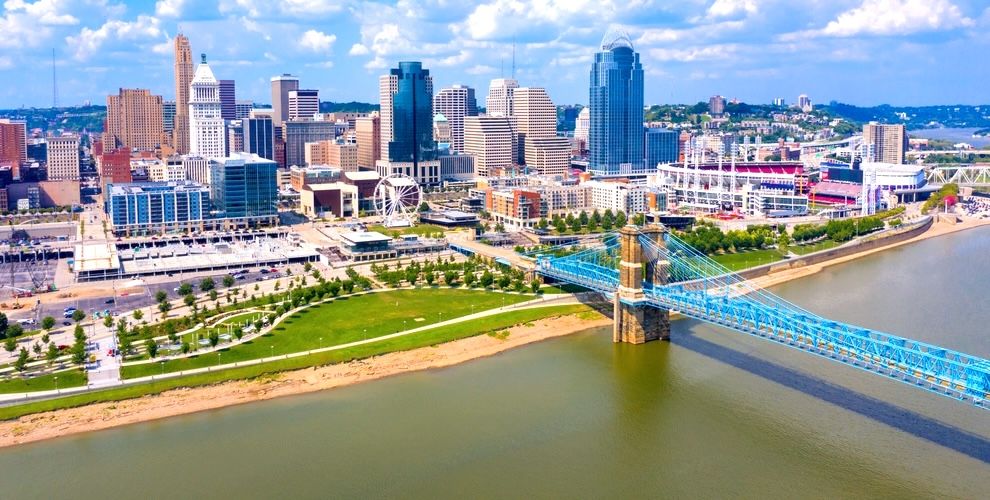Find the best hotels near your favorite destinations Image