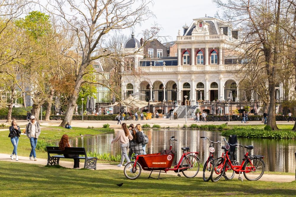 Find the best hotels near your favorite destinations Image